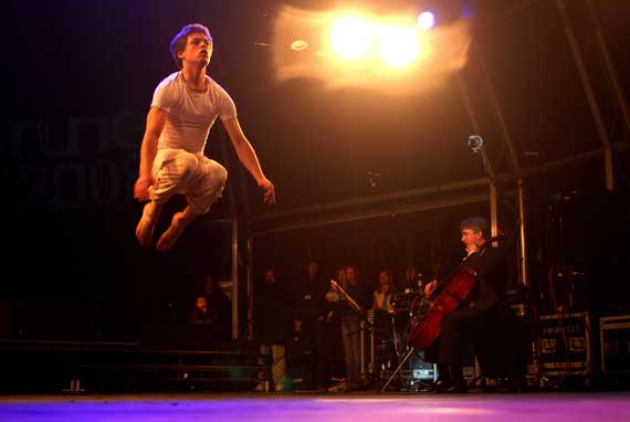 Dance Bristol – Defy and Parabolic.